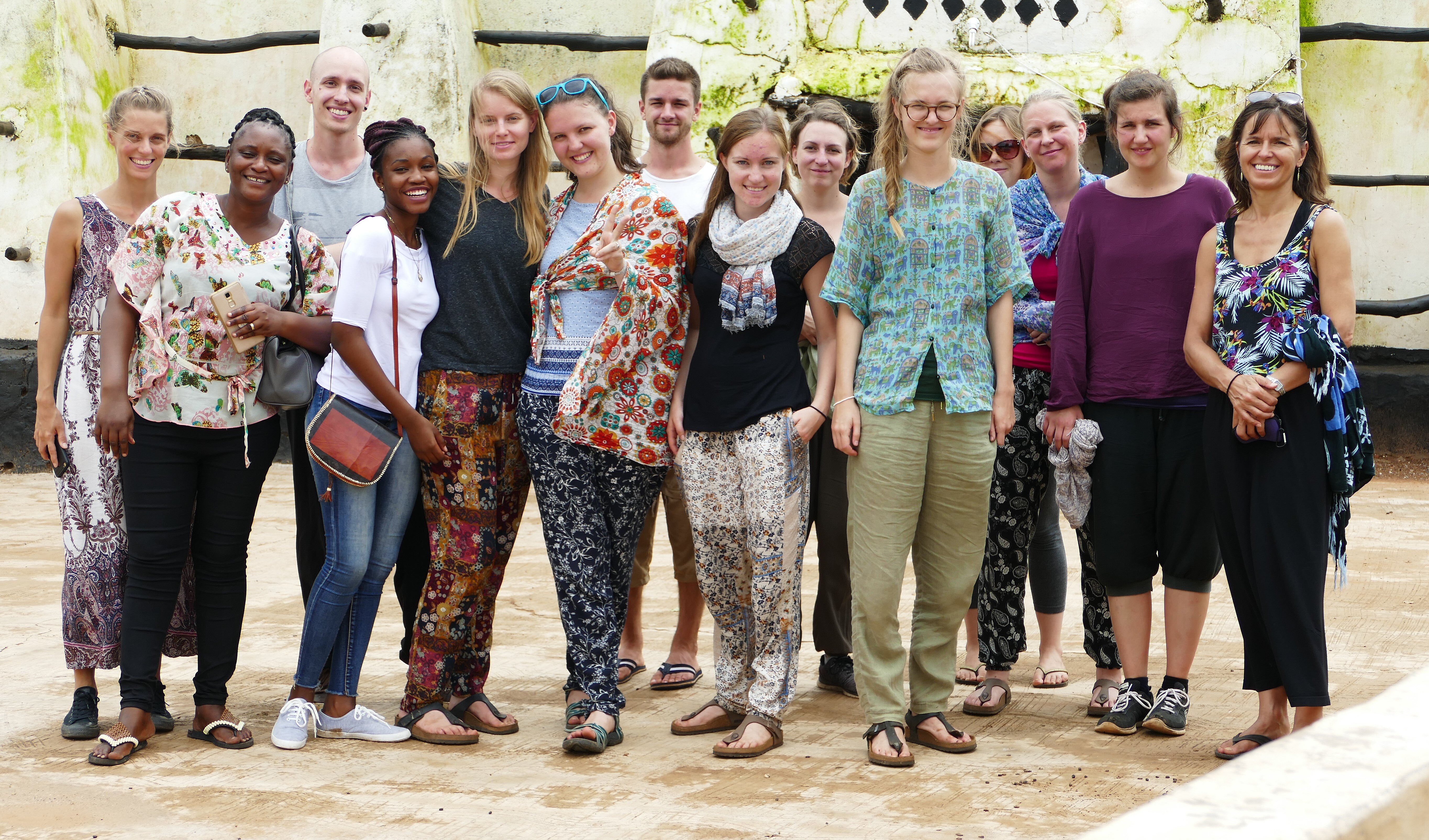 Credit: Marie Mayerhofer Gruppenbild einer LernEinsatz Gruppe in Ghana
