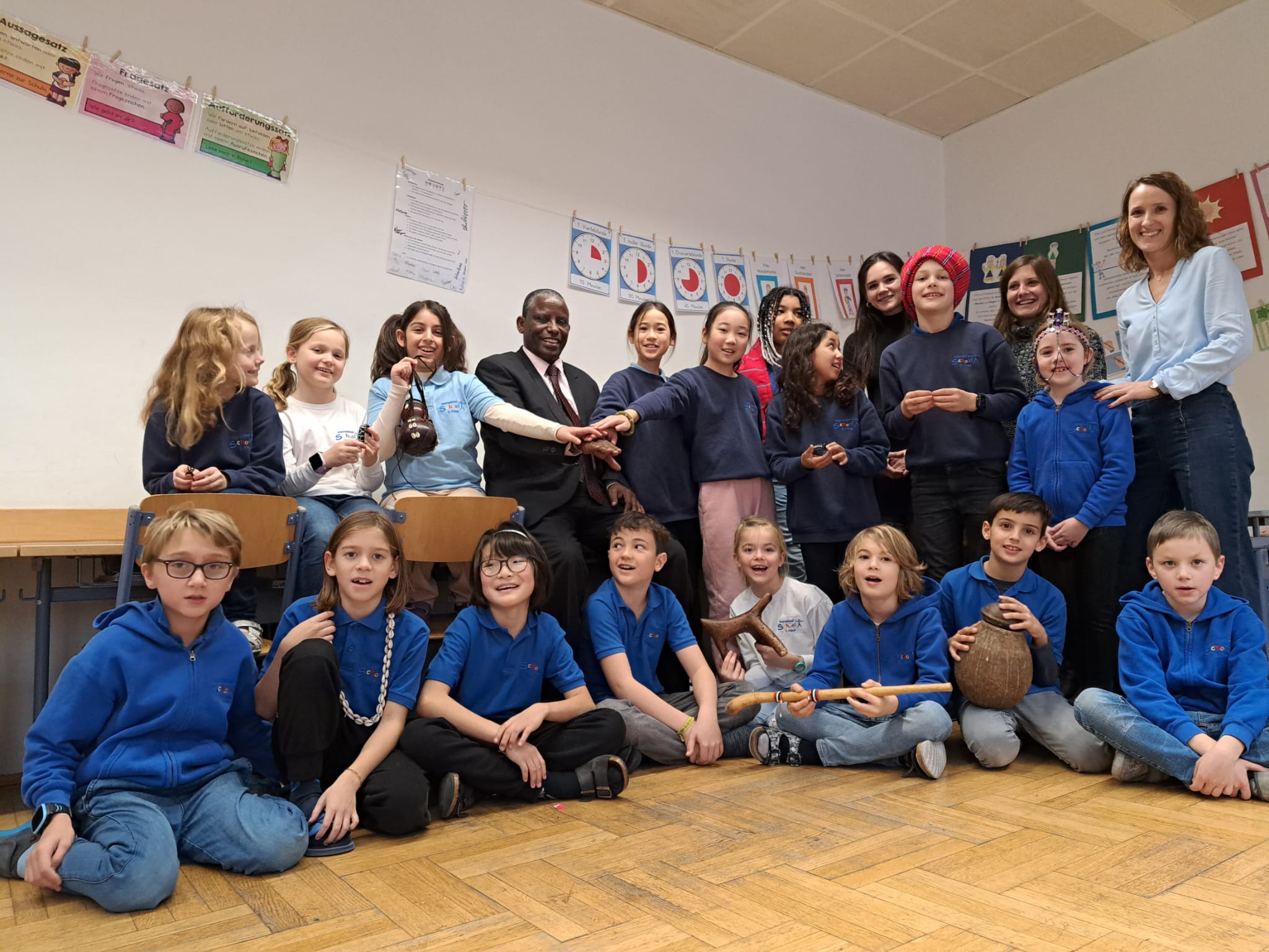 Gruppenfoto des Projektpartnerbesuchs 2022 (Kenia, PACIDA) in der International School in St. Pölten.
