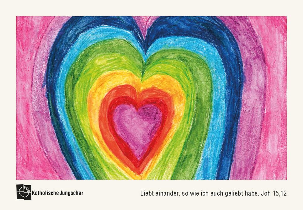 Die Kinderzeichnung zeigt ein Herz, dass in verschiedenen bunten Farben gemalt wurde. Darauf steht "Liebt einander, so wie ich euch geliebt habe." 